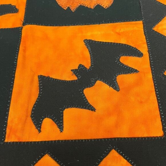 Halloween Wall Hanging Machine Stitched Spooky Jack O’ Lanterns & bat 18”x18” - Picture 5 of 6
